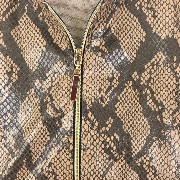 exclusively misook Snake Skin Print Shiny Jacket - Picture 2 of 6